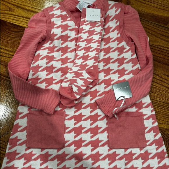 Tahari Other - Tahari Pink and White Knit Sweater